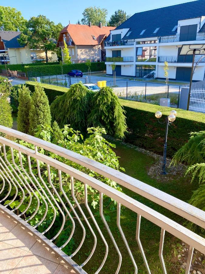 Selyemakácapartman Balatonlelle Exterior foto